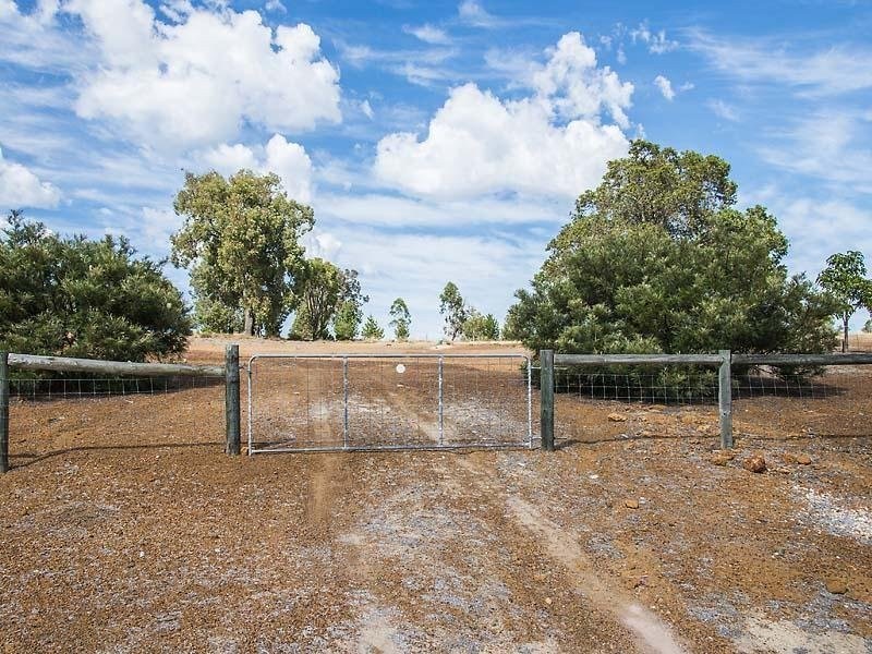 21 Basuto Rise, Brigadoon WA 6069