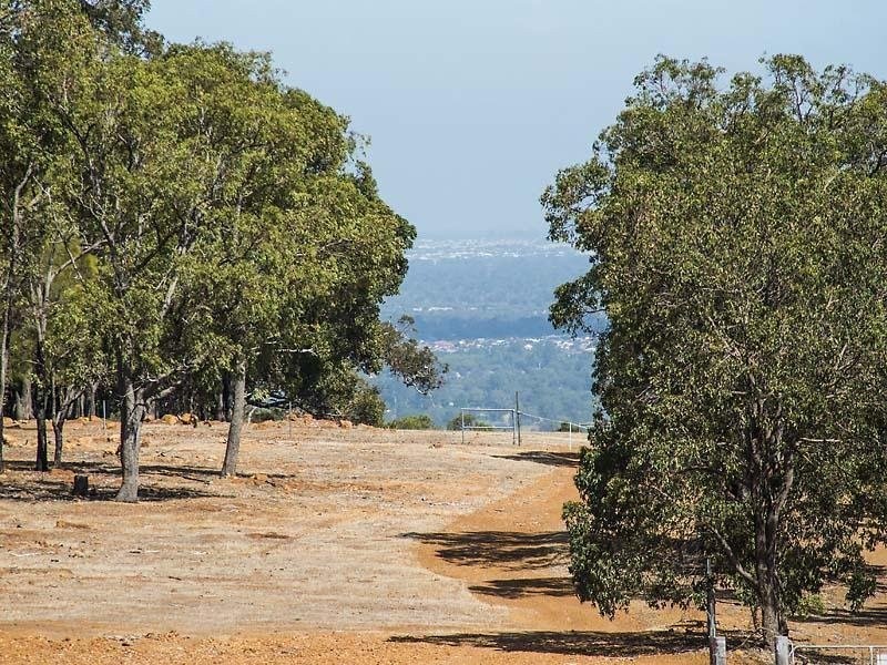 21 Basuto Rise, Brigadoon WA 6069