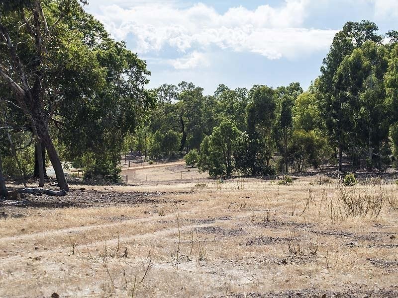 21 Basuto Rise, Brigadoon WA 6069