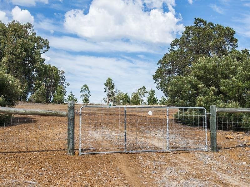 21 Basuto Rise, Brigadoon WA 6069