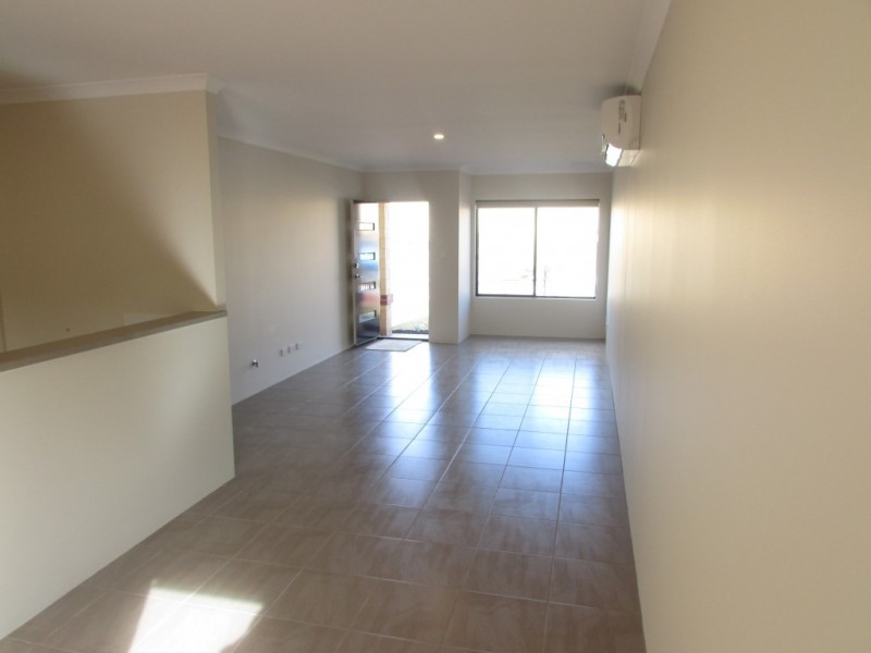 1/293 Landsdale Road, Landsdale WA 6065