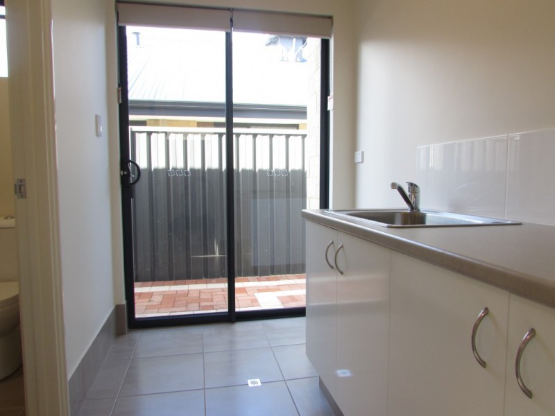 1/293 Landsdale Road, Landsdale WA 6065