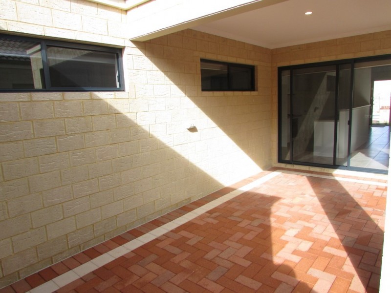 1/293 Landsdale Road, Landsdale WA 6065