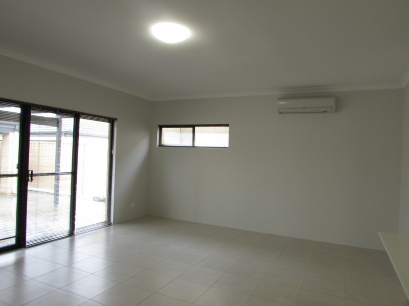 15 Hollyford Parade, Butler WA 6036