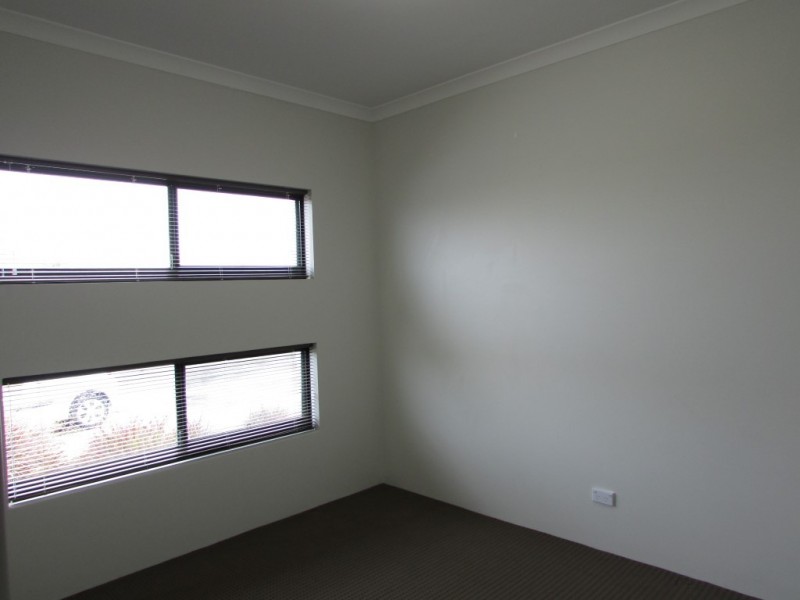 15 Hollyford Parade, Butler WA 6036