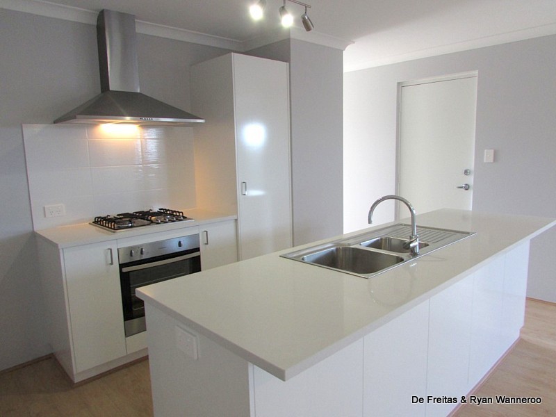 4 Rive Way, Caversham WA 6055