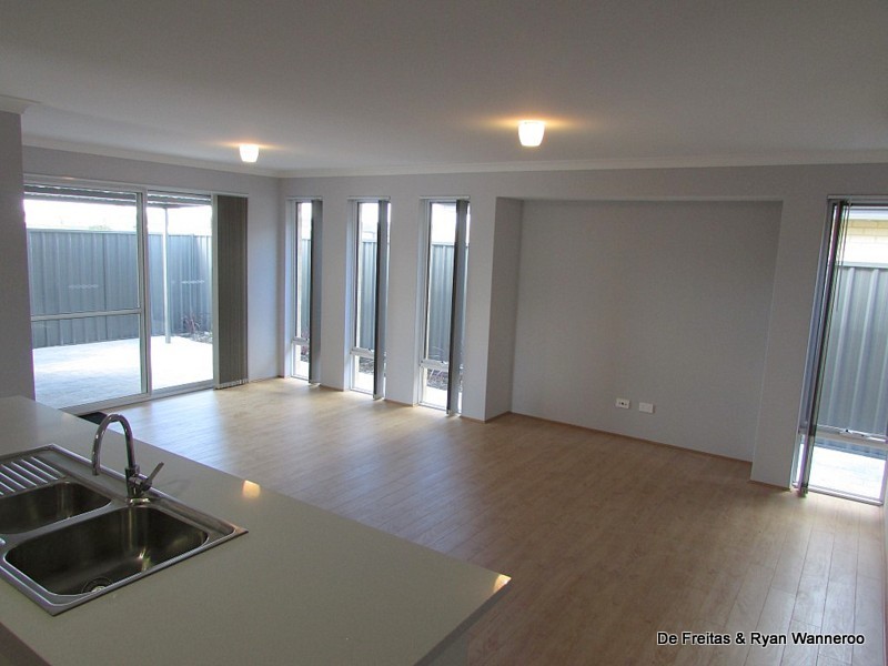 4 Rive Way, Caversham WA 6055