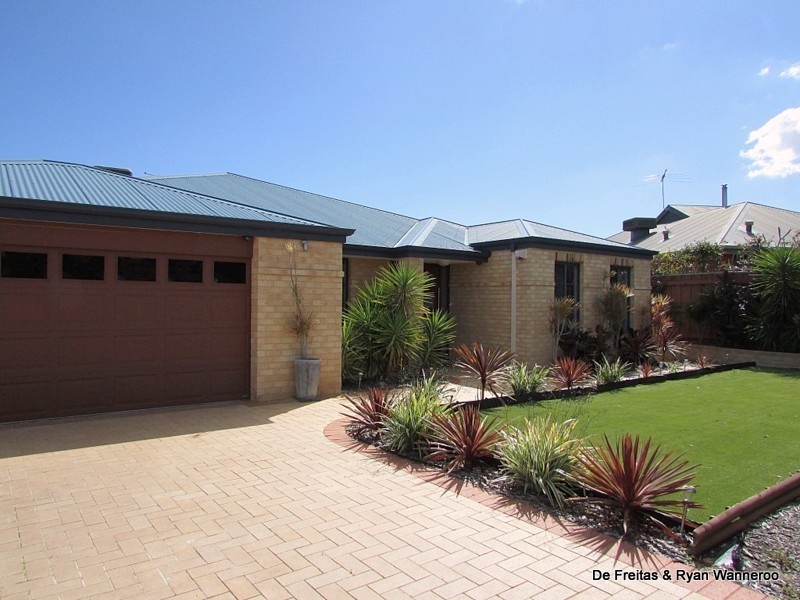 4 Holroyd Link, Wanneroo WA 6065