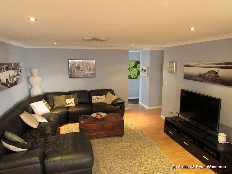 4 Holroyd Link, Wanneroo WA 6065