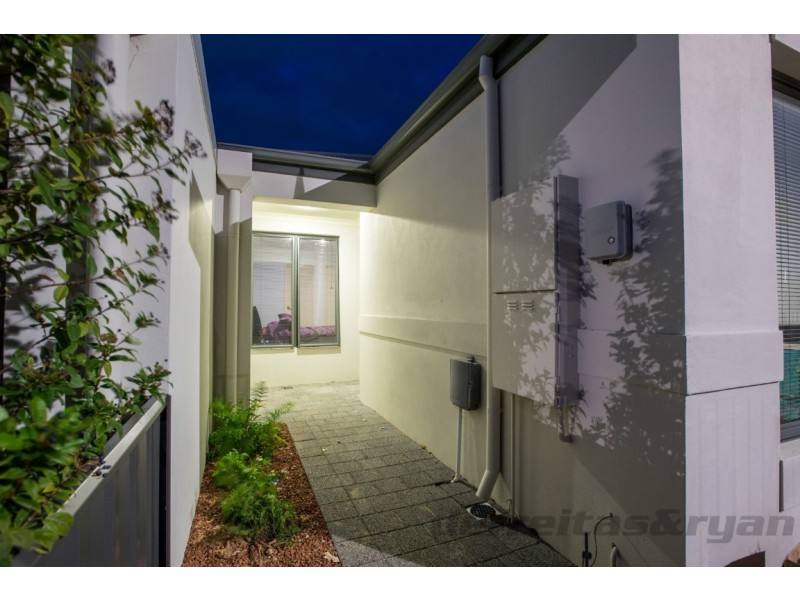 37 Sawtooth Bend, Banksia Grove WA 6031