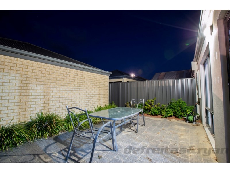 37 Sawtooth Bend, Banksia Grove WA 6031