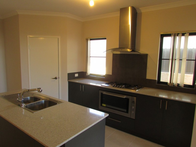 77 Boomerang Loop, Banksia Grove WA 6031