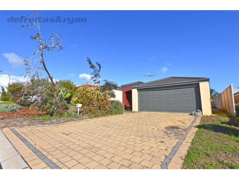 4 Chanton Parade, Hocking WA 6065