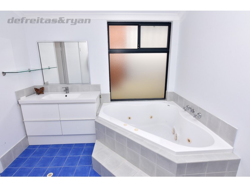 4 Chanton Parade, Hocking WA 6065