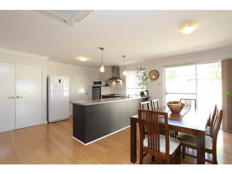 15 Rosinski Circle, Tapping WA 6065