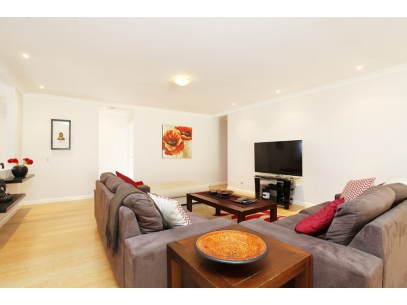 15 Rosinski Circle, Tapping WA 6065
