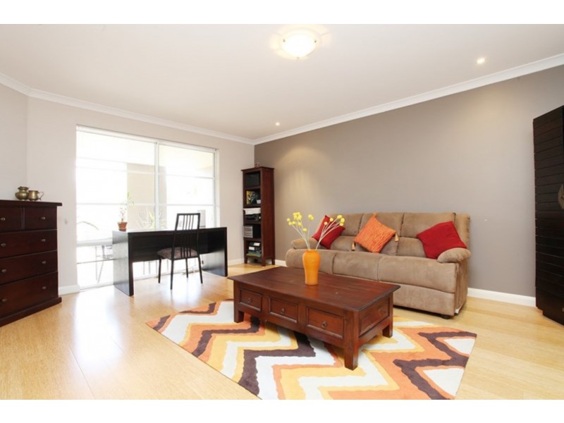 15 Rosinski Circle, Tapping WA 6065