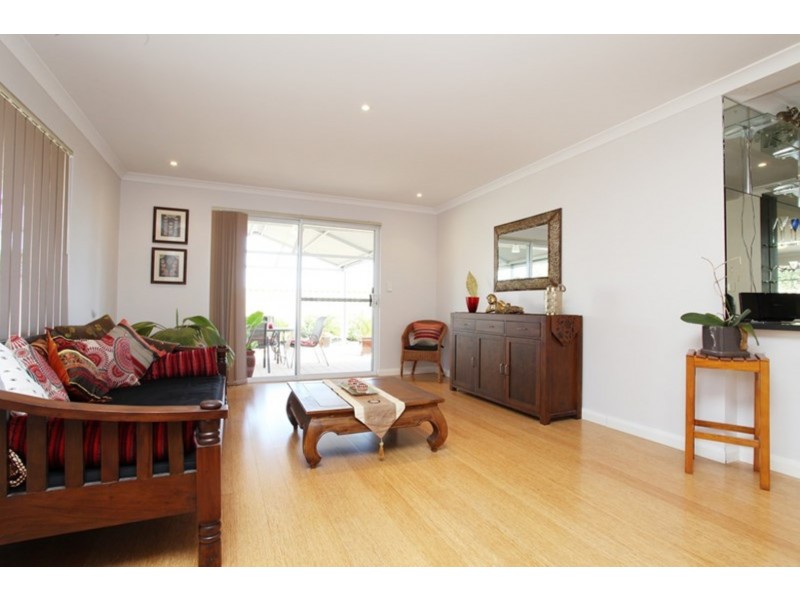15 Rosinski Circle, Tapping WA 6065