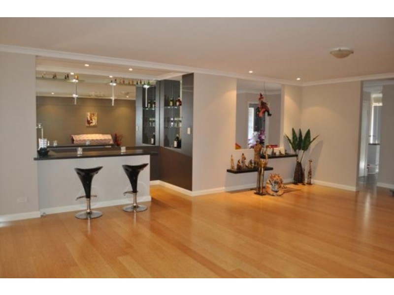 15 Rosinski Circle, Tapping WA 6065