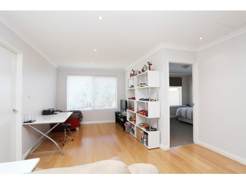 15 Rosinski Circle, Tapping WA 6065