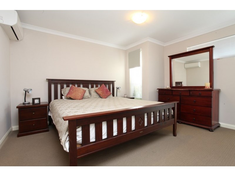 15 Rosinski Circle, Tapping WA 6065