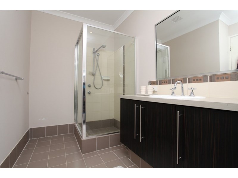 15 Rosinski Circle, Tapping WA 6065