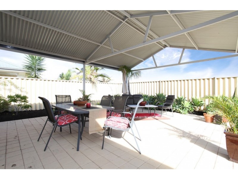 15 Rosinski Circle, Tapping WA 6065