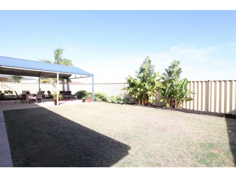 15 Rosinski Circle, Tapping WA 6065