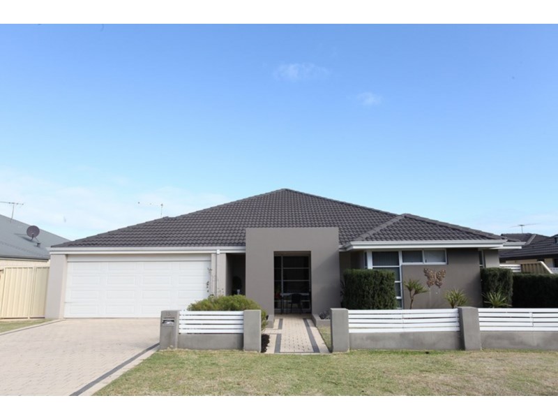15 Rosinski Circle, Tapping WA 6065