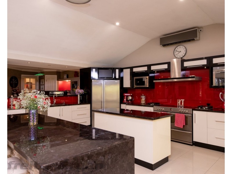 18 Louise Place, Gnangara WA 6077