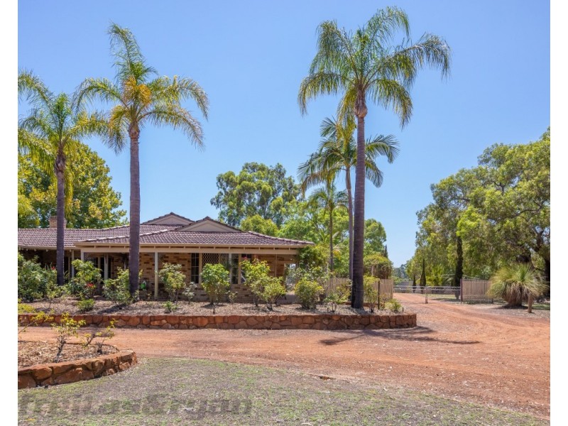 18 Louise Place, Gnangara WA 6077