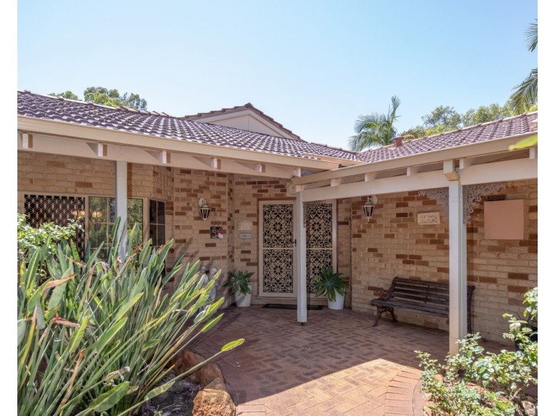 18 Louise Place, Gnangara WA 6077