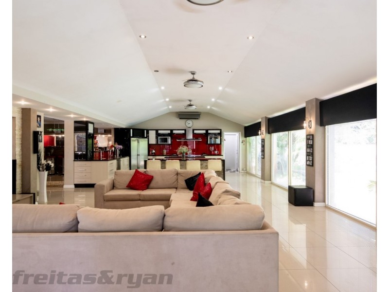 18 Louise Place, Gnangara WA 6077