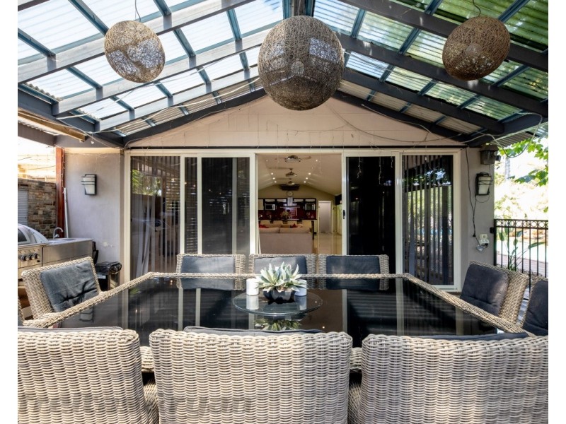 18 Louise Place, Gnangara WA 6077