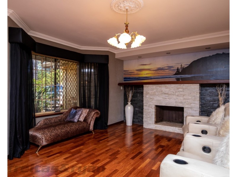 18 Louise Place, Gnangara WA 6077