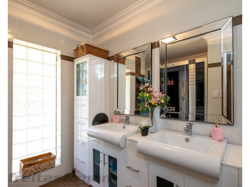 18 Louise Place, Gnangara WA 6077