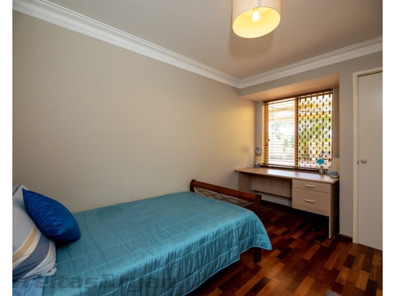 18 Louise Place, Gnangara WA 6077