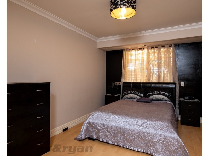 18 Louise Place, Gnangara WA 6077