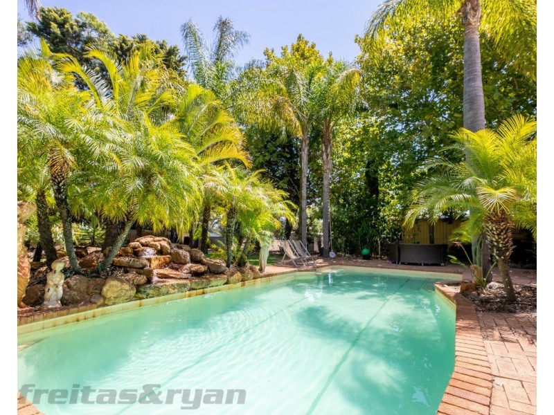 18 Louise Place, Gnangara WA 6077