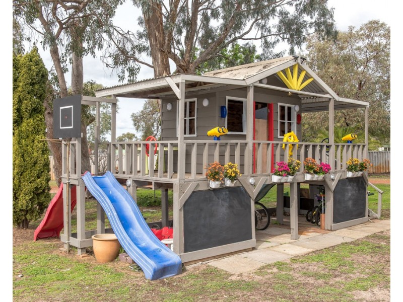 18 Louise Place, Gnangara WA 6077