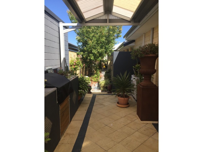 19 Jaeger Bend, Tapping WA 6065