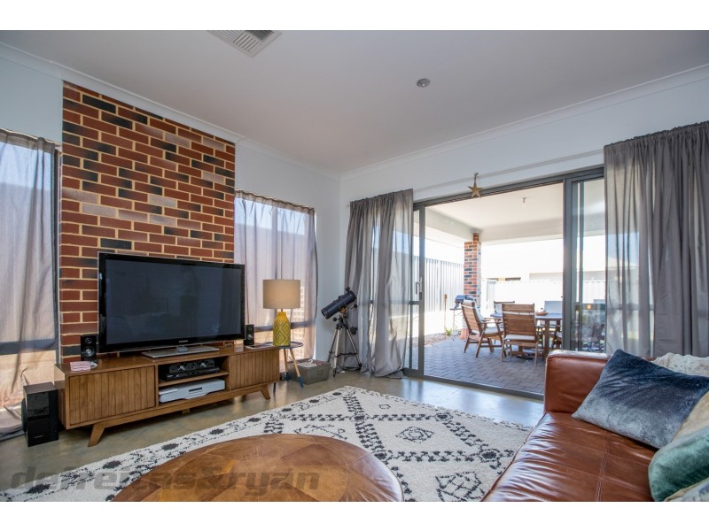 4 Artisan Road, Yanchep WA 6035