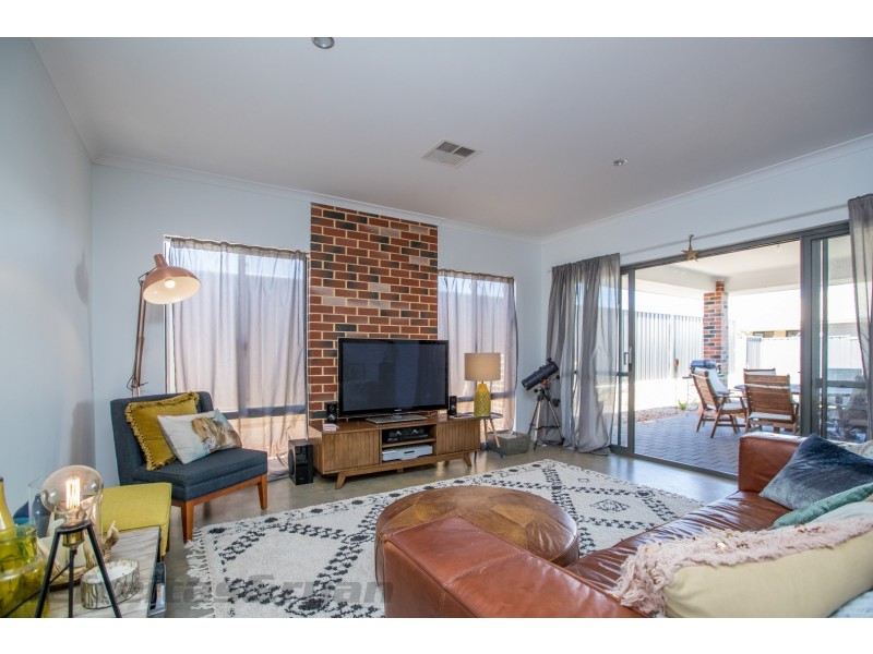 4 Artisan Road, Yanchep WA 6035