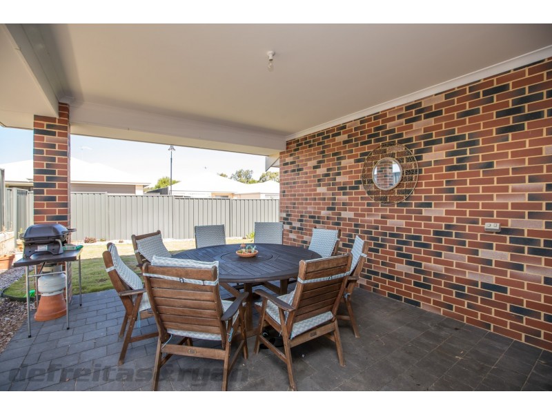 4 Artisan Road, Yanchep WA 6035