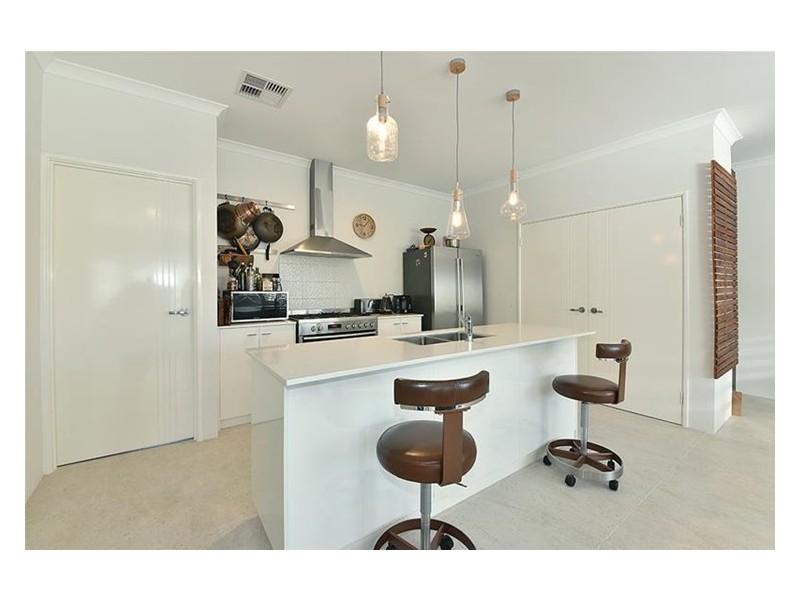 8 Malia Ramble, Alkimos WA 6038