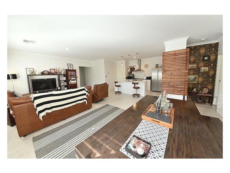 8 Malia Ramble, Alkimos WA 6038