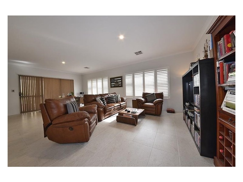 8 Malia Ramble, Alkimos WA 6038