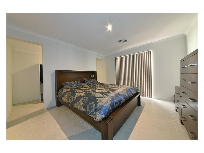 8 Malia Ramble, Alkimos WA 6038