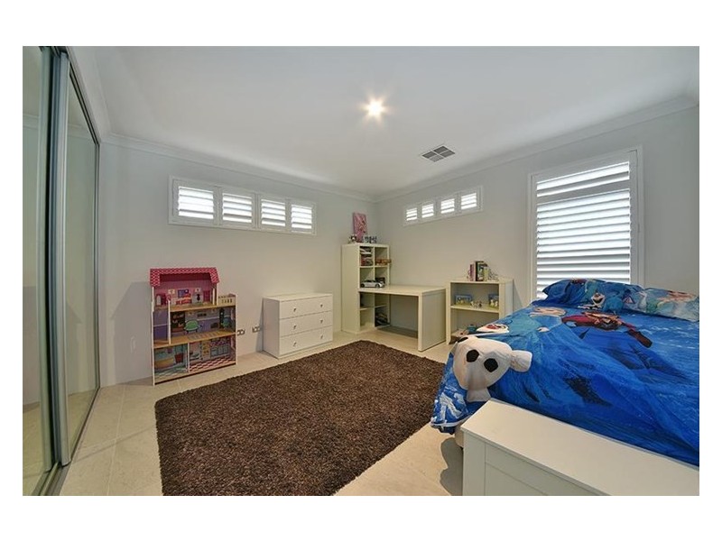 8 Malia Ramble, Alkimos WA 6038