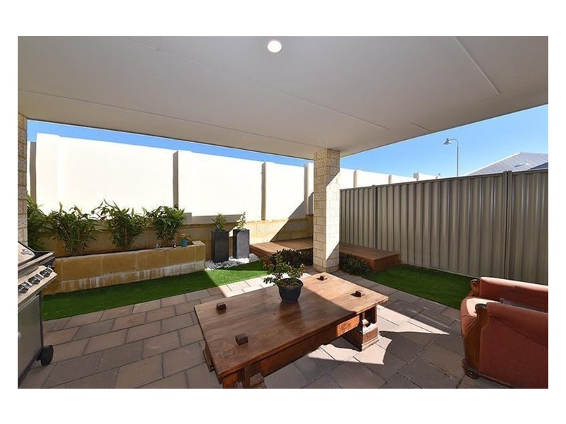 8 Malia Ramble, Alkimos WA 6038